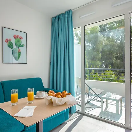 Sowell La 4* Saint-Raphael (Var)